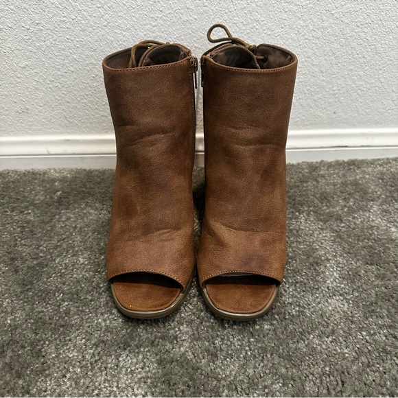 Sugar Brown Lace-Up Peep Toe Ankle Booties- Size 8 - Picture 3 of 9